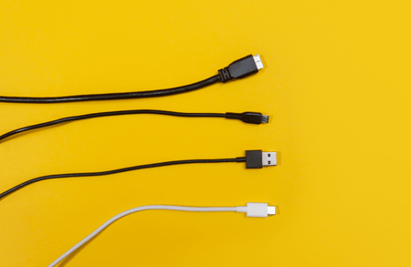 ADAPTADORES Y CABLES